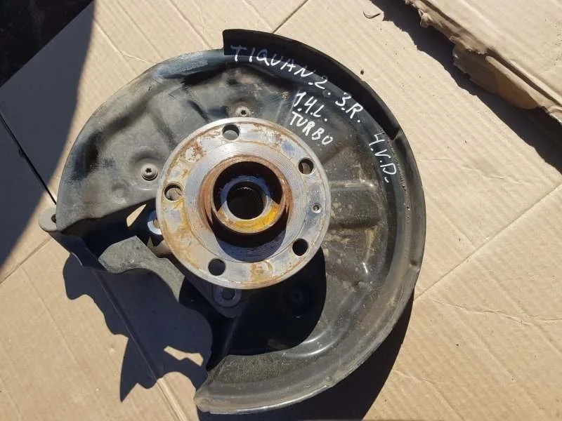 Кулак задний правый Volkswagen Tiguan 2 2018 5QF505436F CZD