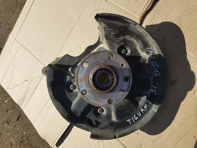 Кулак задний левый Volkswagen Tiguan 2 2018 5QF505435F CZD