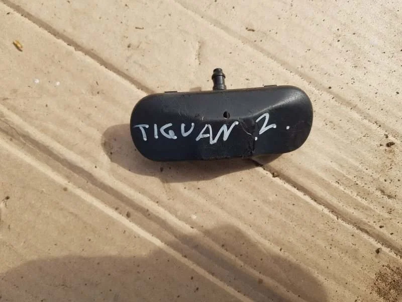 Форсунка стеклоомывателя Volkswagen Tiguan 2 2018 5M0955986C CZD