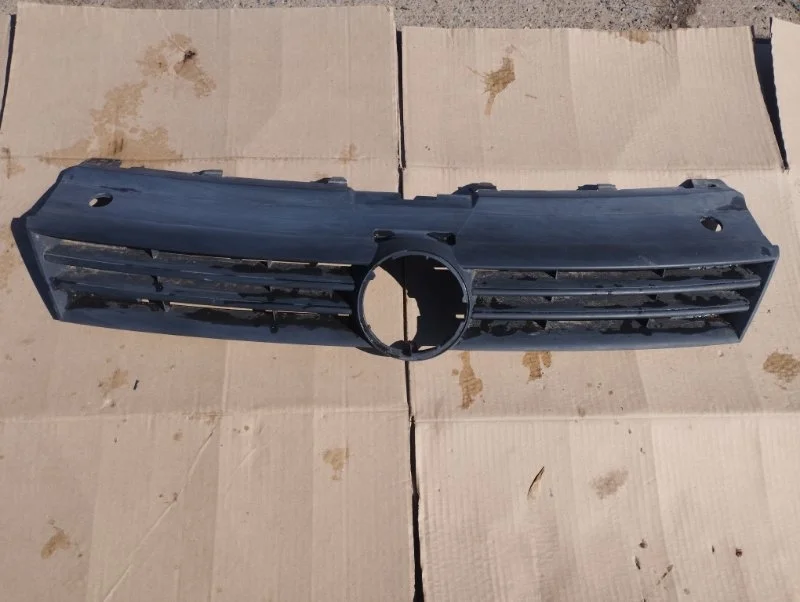 Решетка радиатора Volkswagen Polo 5 2011 6RU853653 СЕДАН CFN