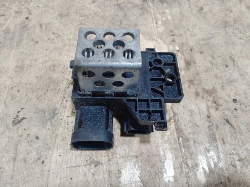 Резистор вентилятора Renault Sandero Stepway 2 2018 255503792R K7MA812