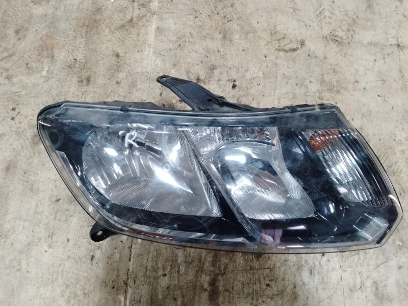 Фара правая Renault Sandero Stepway 2 2018 260105559R K7MA812