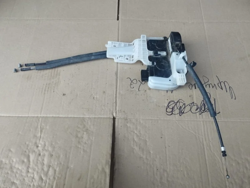 Замок передней правой двери Hyundai IX35 2012 813202Y000 G4KD