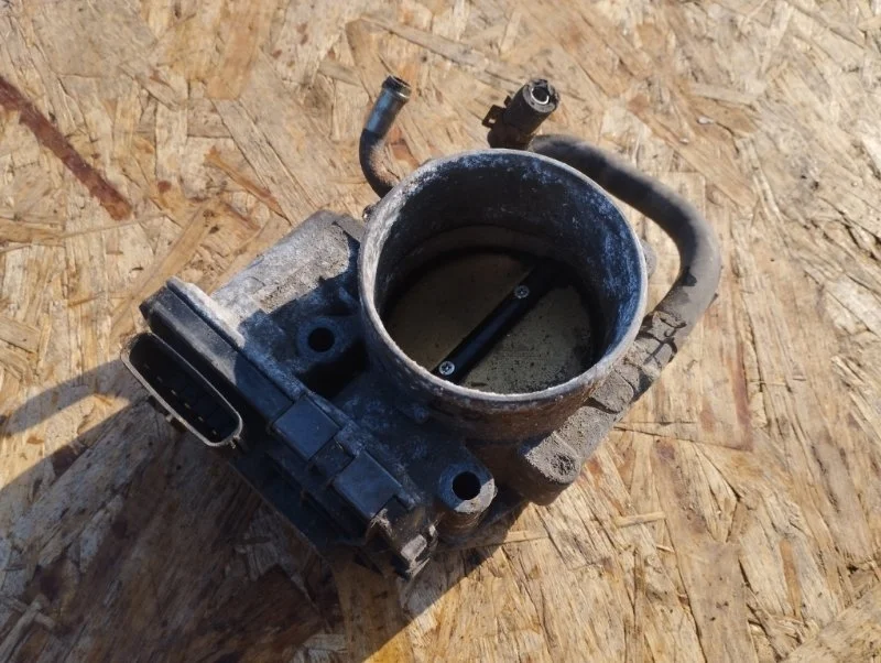Дроссельная заслонка Toyota Land Cruiser 100 2006 2203050170 УНИВЕРСАЛ 2UZ