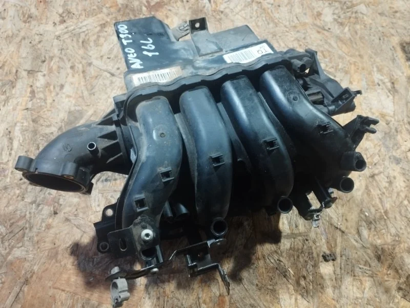 Впускной коллектор Chevrolet Aveo T300 2013 55578686 СЕДАН F16D4