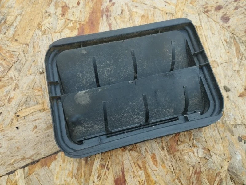 Клапан вентиляции салона правый Renault Duster 2 1.3 2021 7700838358 УНИВЕРСАЛ H5HA460