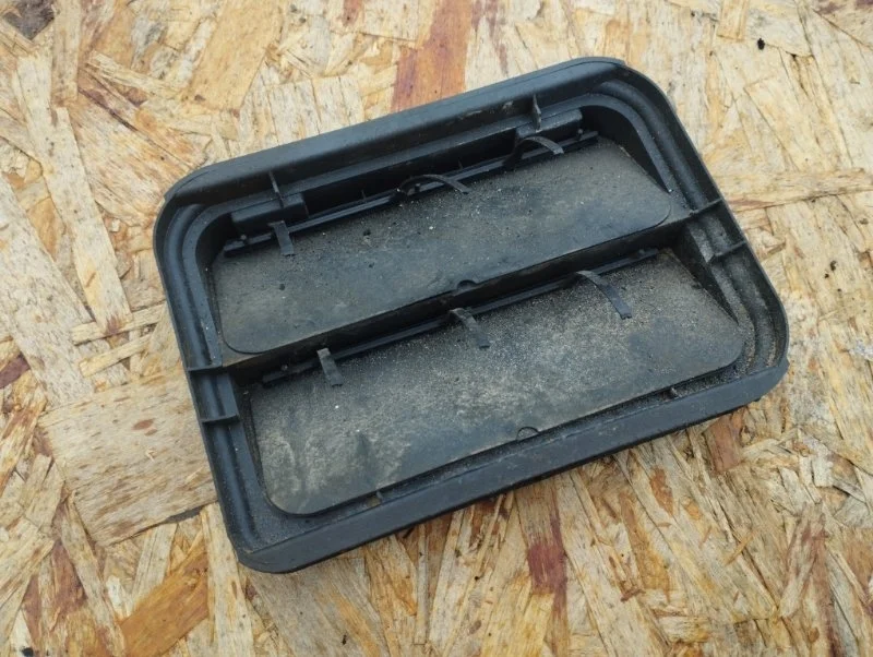 Клапан вентиляции салона левый Renault Duster 2 1.3 2021 7700838358 УНИВЕРСАЛ H5HA460