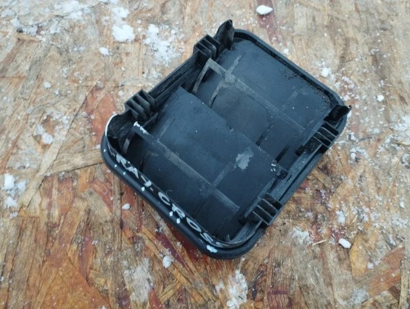 Клапан вентиляции салона левый Лада X-Ray Cross 2020 8200728288 ХЭТЧБЕК H4MD, задний левый