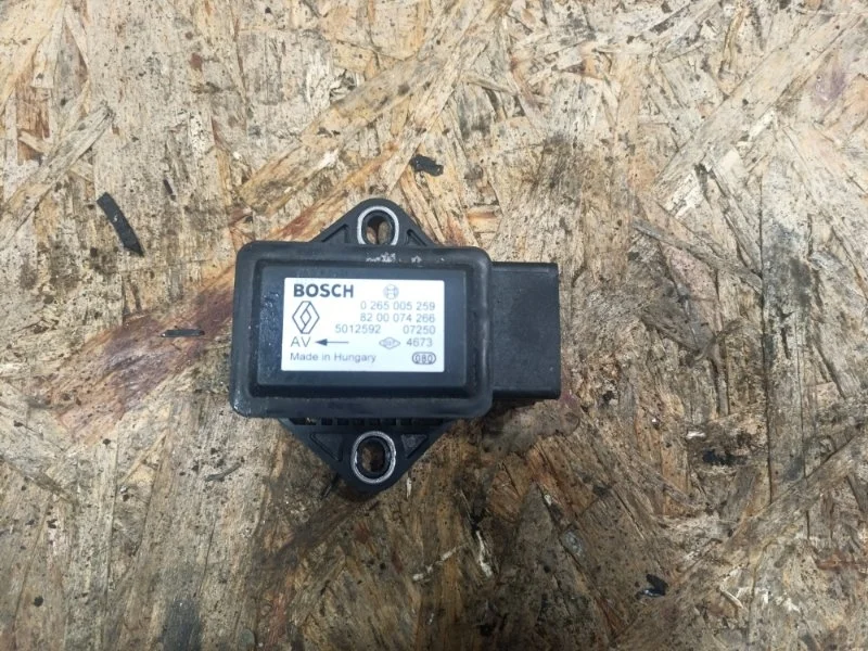 Датчик ускорения Renault Megane 2 2007 8200074266 УНИВЕРСАЛ K9K77E4