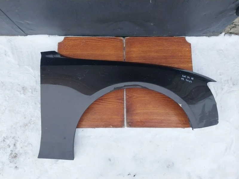 Крыло Audi A4 2008 8K0821106A B8, переднее правое