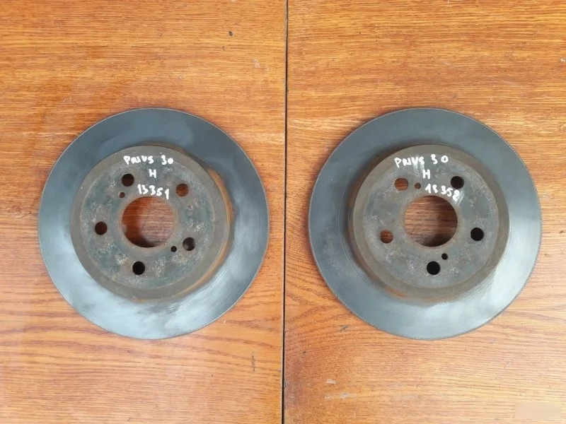 Диски тормозные Toyota Prius 2011 4243112310 ZVW30L, задние