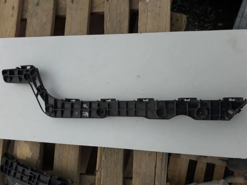 Крепление бампера Toyota Land Cruiser 5215560070 200