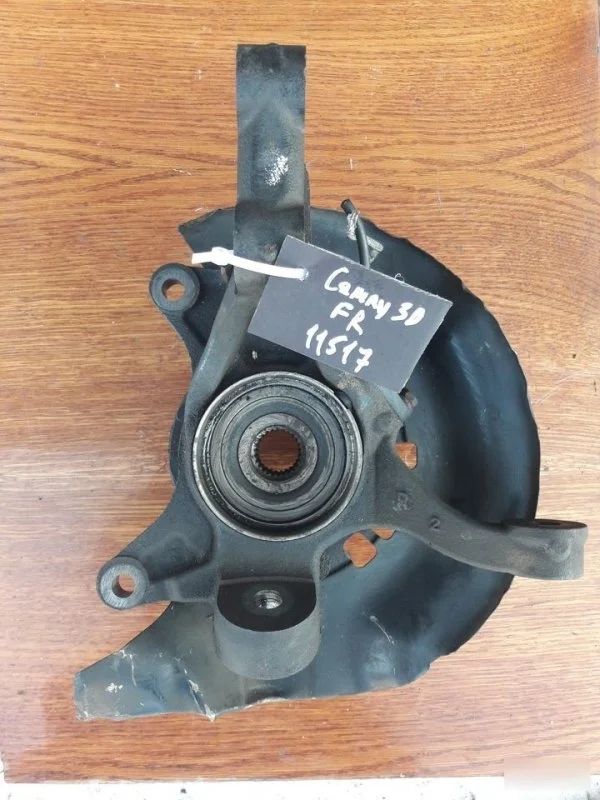 Поворотный кулак Toyota Camry 2005 4321158010 ACV30L, правый