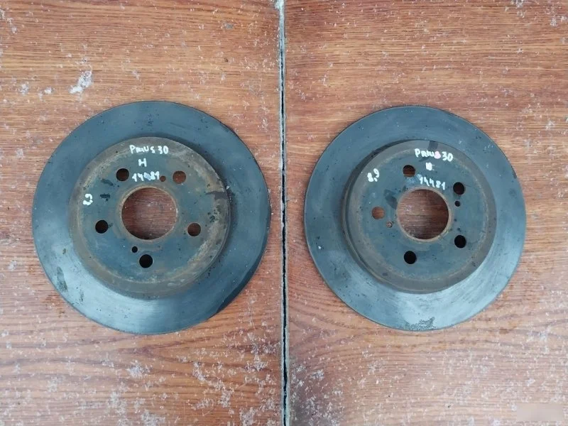 Диски тормозные Toyota Prius 2011 4243112310 ZVW30L, задние