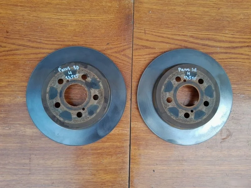 Диски тормозные Toyota Prius 2011 4243112310 ZVW30L, задние