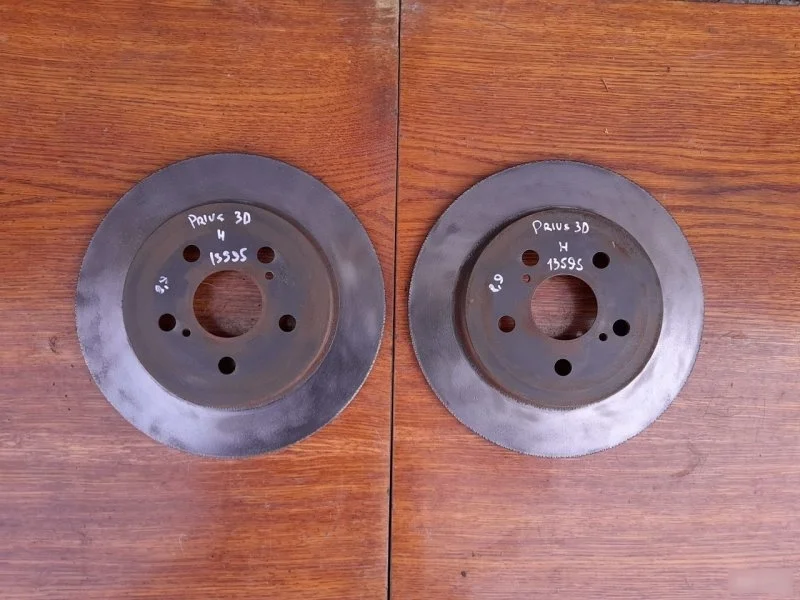 Диски тормозные Toyota Prius 2011 4243112310 ZVW30L, задние