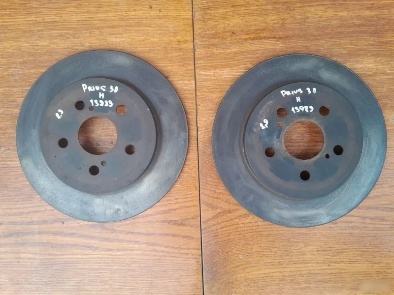 Диски тормозные Toyota Prius 2010 4243112310 ZVW30L, задние