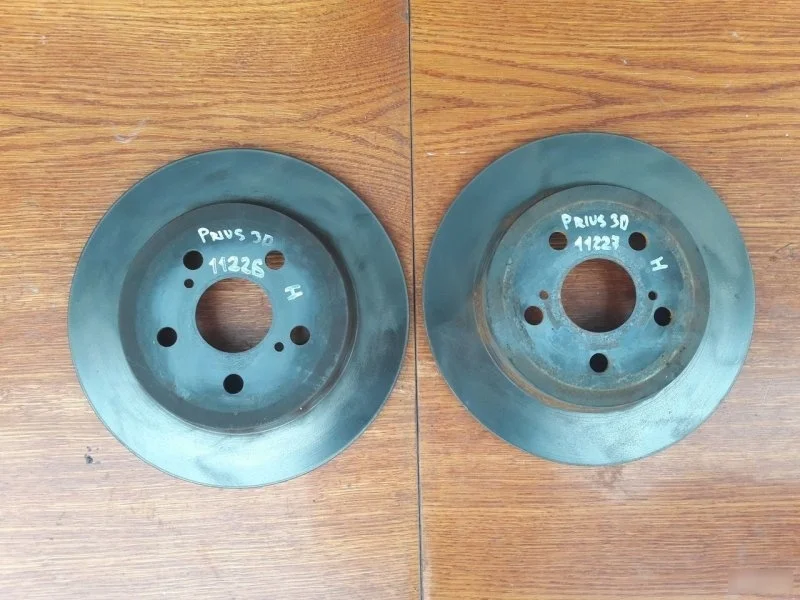 Диски тормозные Toyota Prius 2011 4243112310 ZVW30L, задние