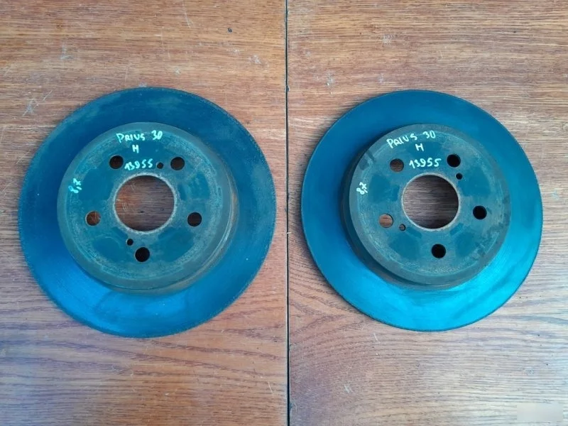 Диски тормозные Toyota Prius 2011 4243112310 ZVW30L, задние