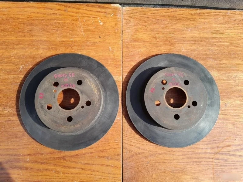 Диски тормозные Toyota Prius 2011 4243112310 ZVW30L, задние