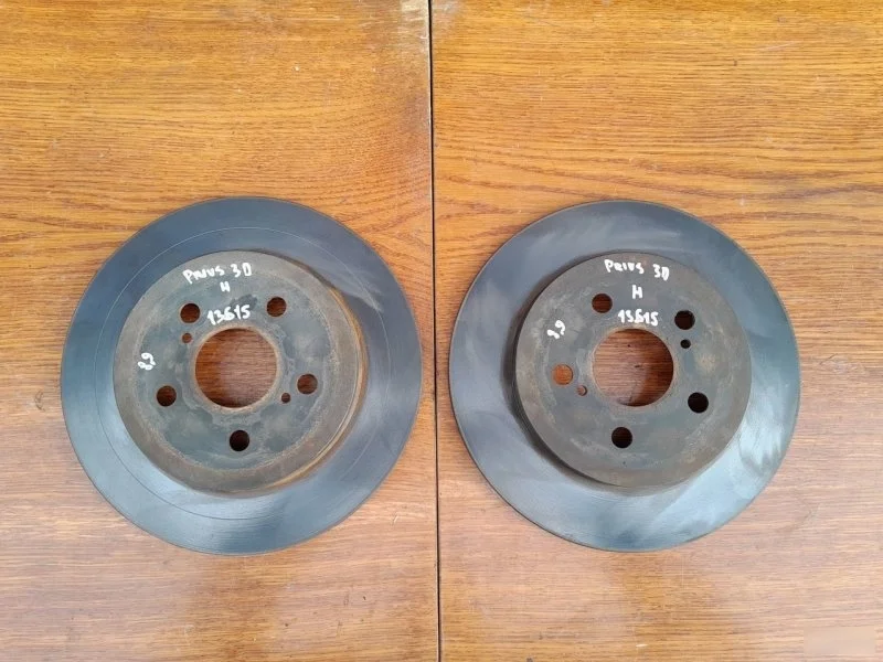 Диски тормозные Toyota Prius 2010 4243112310 ZVW30L, задние