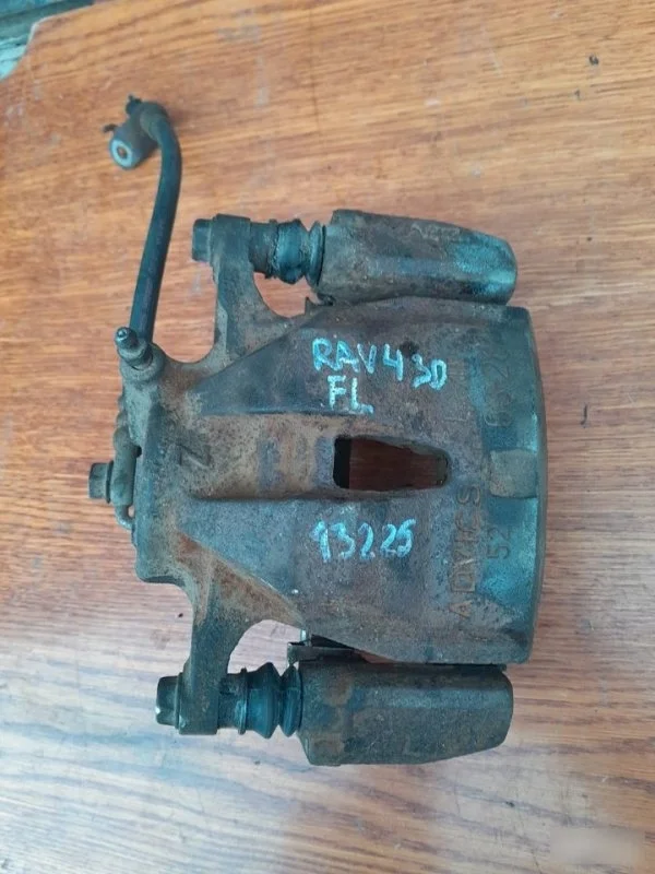 Суппорт Toyota Rav4 2007 4775042090 ACA30, передний левый