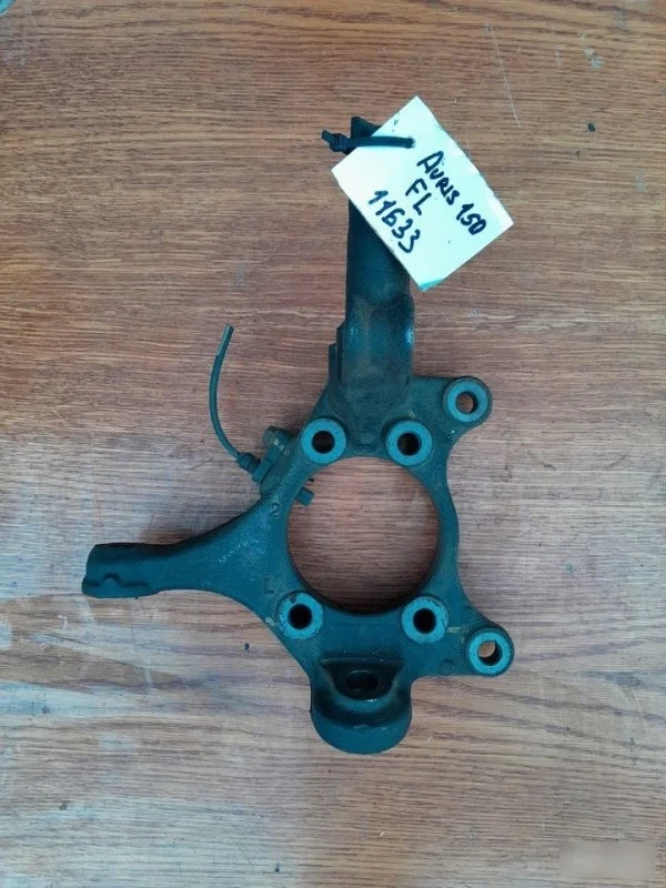 Поворотный кулак Toyota Auris 2008 4321212410 E150, левый