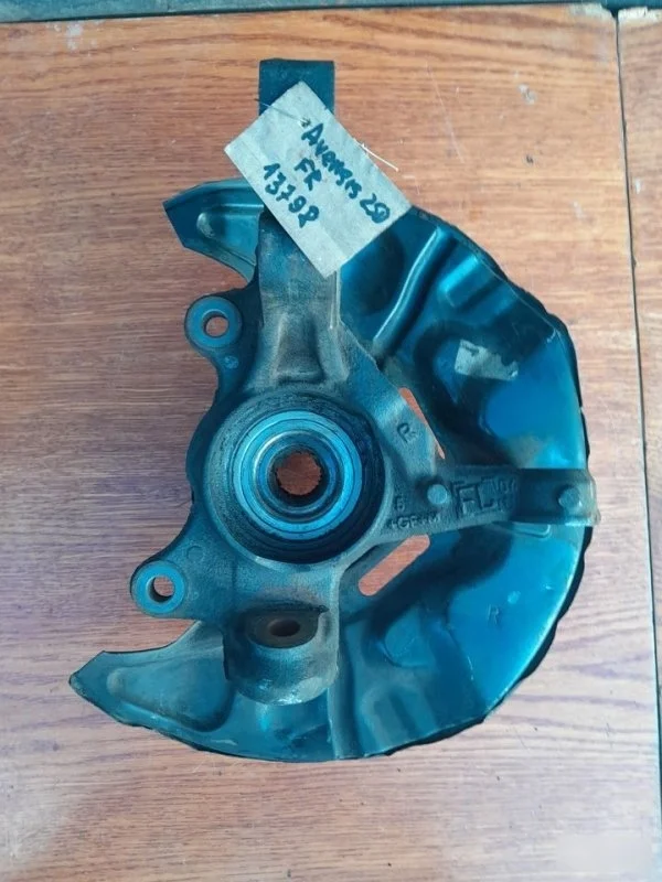 Поворотный кулак Toyota Avensis 2004 4321105051 AZT250L, правый