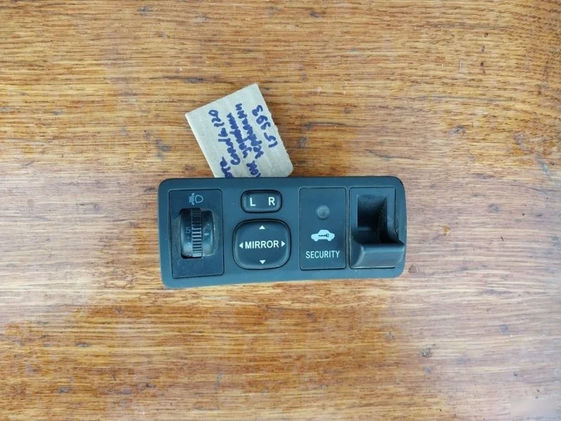 Блок управления зеркалами Toyota Corolla 2004 8487252030 ZZE121