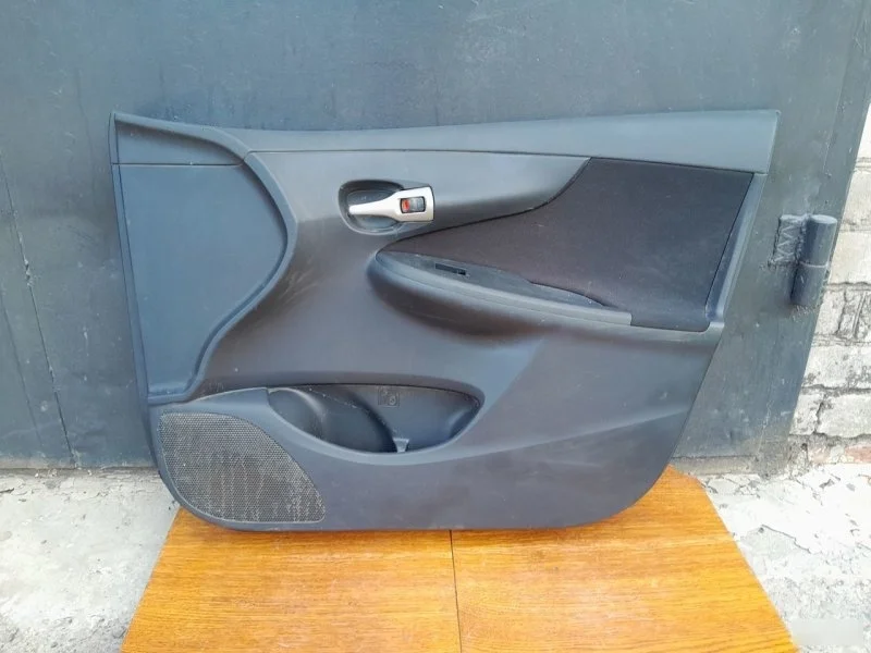 Обшивка двери Toyota Corolla 2008 6761012F90B1 ZRE151, передняя правая