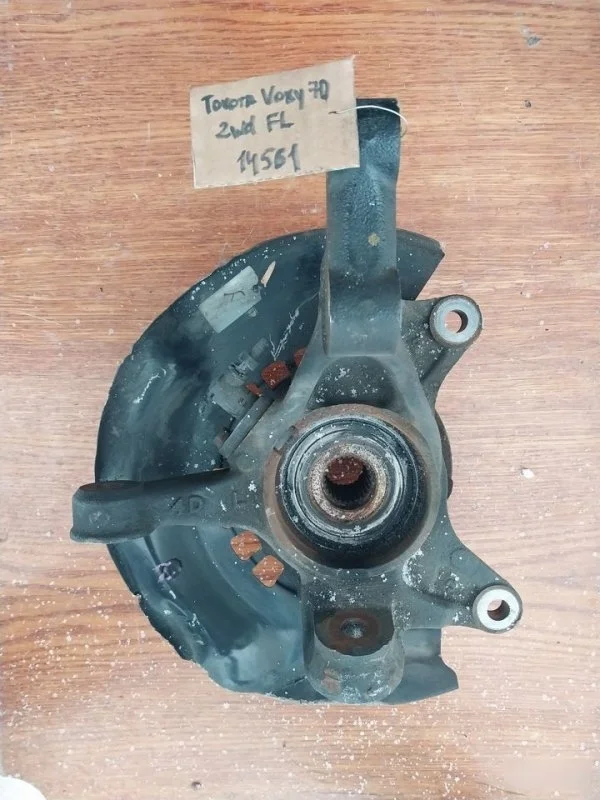 Поворотный кулак Toyota Voxy 2010 4321244040 ZRR70G, левый