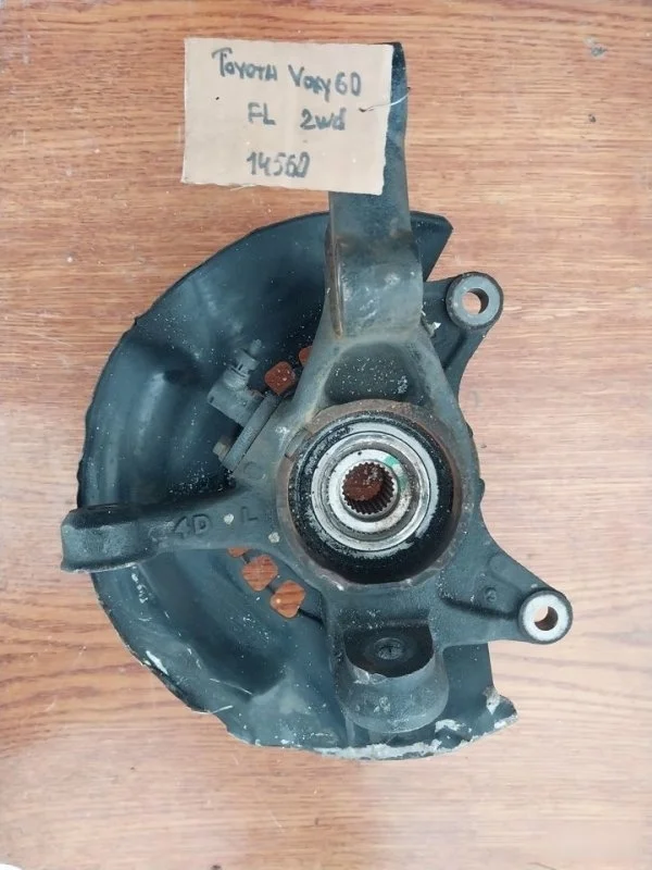 Поворотный кулак Toyota Voxy 2006 4321244040 AZR60G, левый