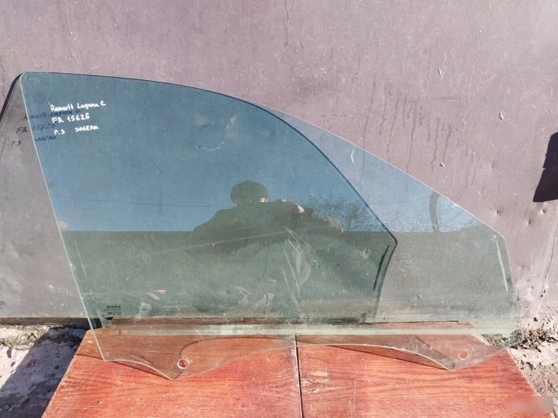 Стекло двери Renault Laguna 1 1998 7701467576 X56 K4M 720, переднее правое