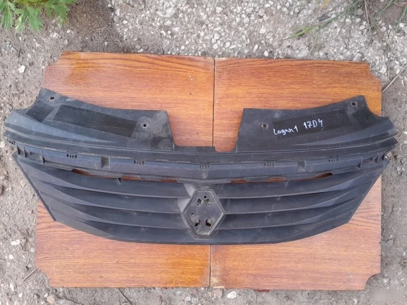 Решетка радиатора Renault Logan 1 2010 8200752748 LS0H