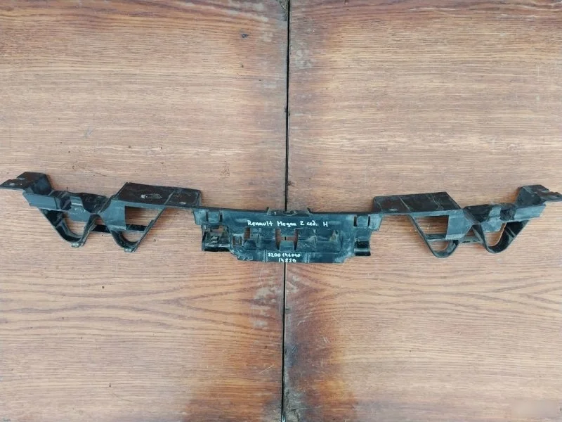 Кронштейн бампера Renault Megane 2 2006 8200146040 LM2Y K4M, задний