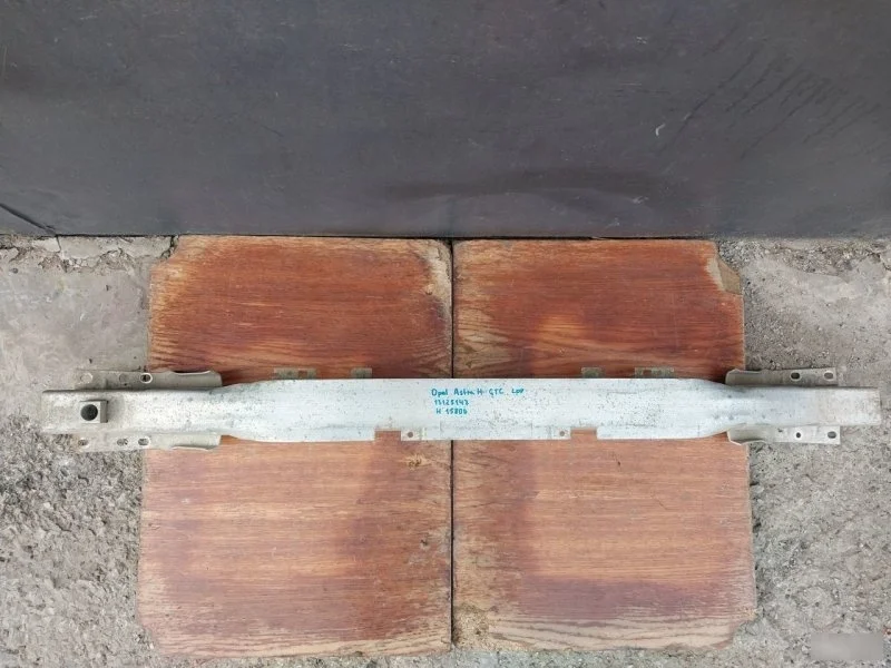 Усилитель бампера Opel Astra H 2006 13125147 GTC, задний