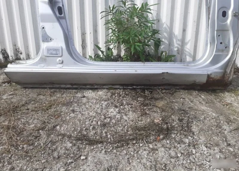 Порог Mitsubishi Colt 2005 MN161584 Z36A, правый