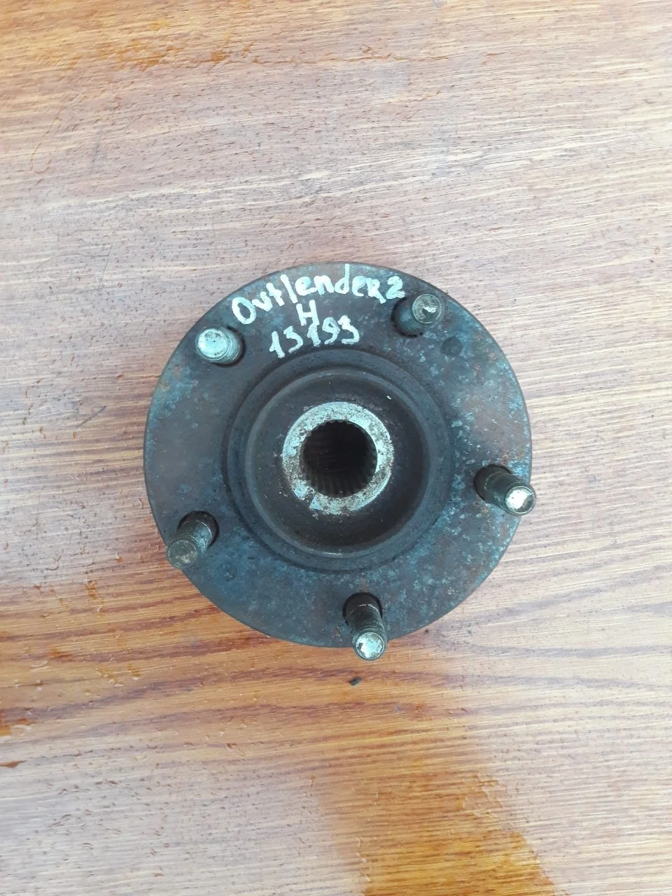 Ступица Mitsubishi Outlander 2 2009 3785A019 CW4W, задняя