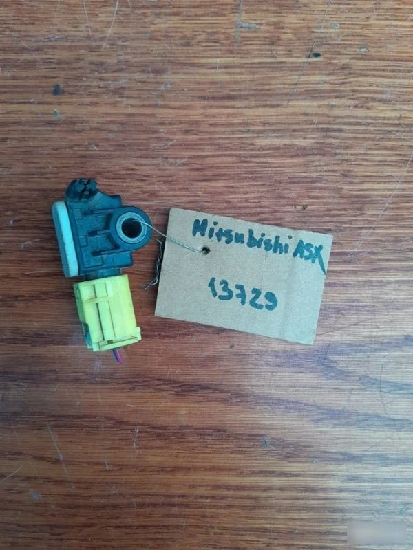 Датчик AIR BAG Mitsubishi Asx 2011 8651A116 GA1W 4A92, передний