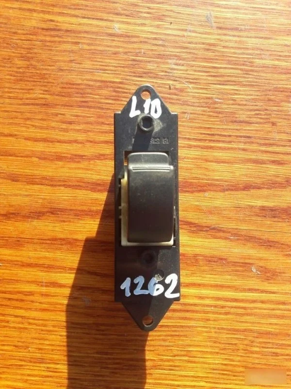 Кнопка стеклоподъемника Mitsubishi Lancer 10 2011 MR587944 CY1A 4A92