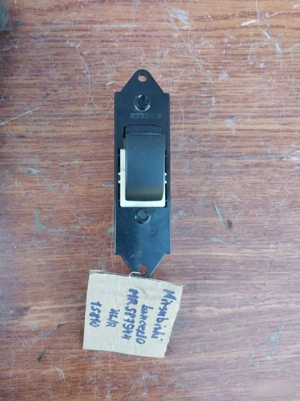 Кнопка стеклоподъемника Mitsubishi Lancer 10 2011 MR587944 CY2A