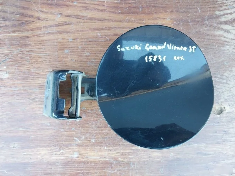 Лючок бензобака Suzuki Grand Vitara 2008 6432065J12 JT