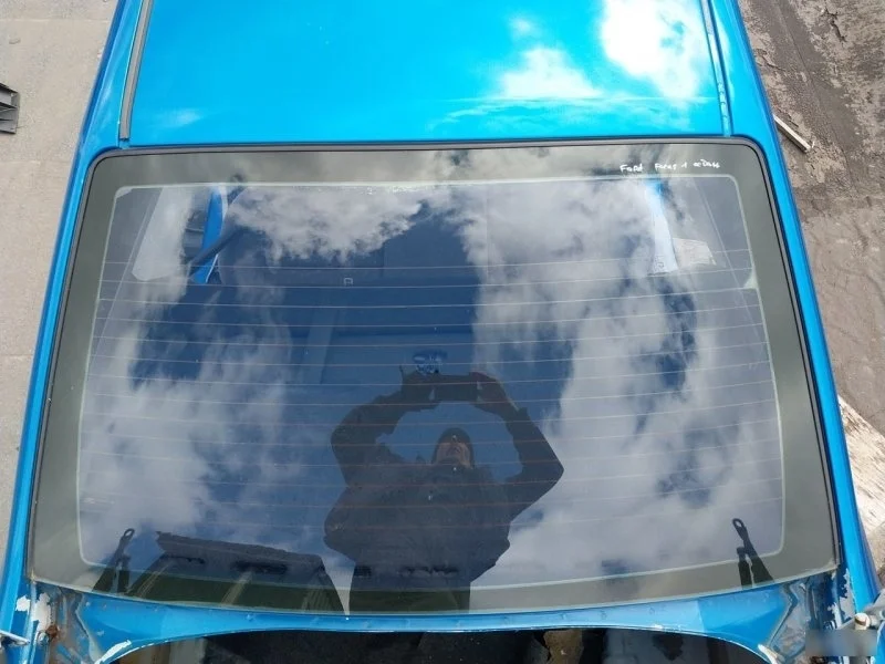 Стекло Ford Focus 1 2001 1090399 DFW 2.0 SPLIT PORT, заднее