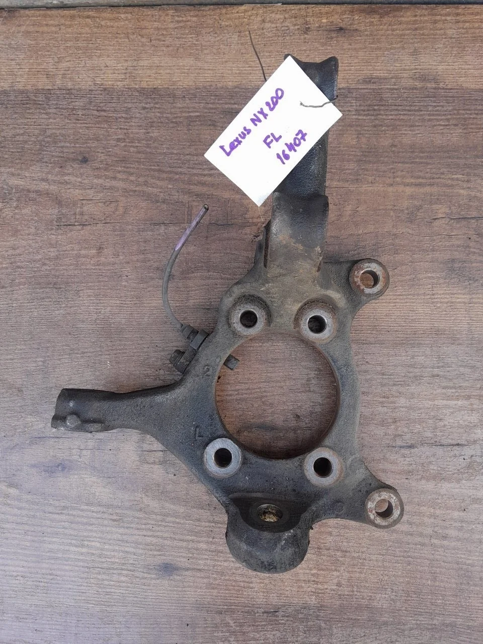 Поворотный кулак Lexus NX200t 2016 4321278010 200T, передний левый