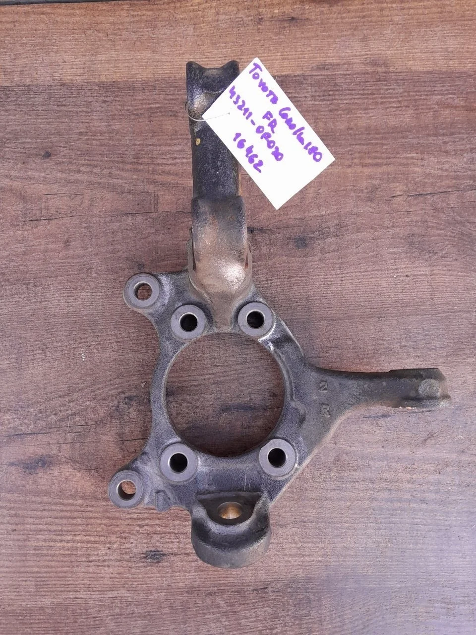 Поворотный кулак Toyota Corolla 2014 432110F020 E180, правый