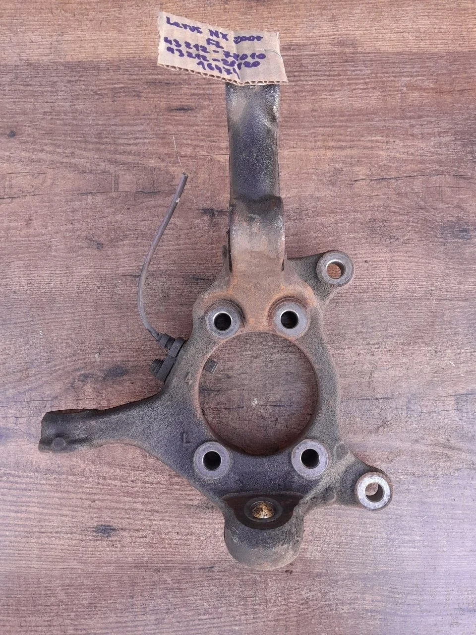 Поворотный кулак Lexus NX200t 2015 4321278010 Z10, передний левый