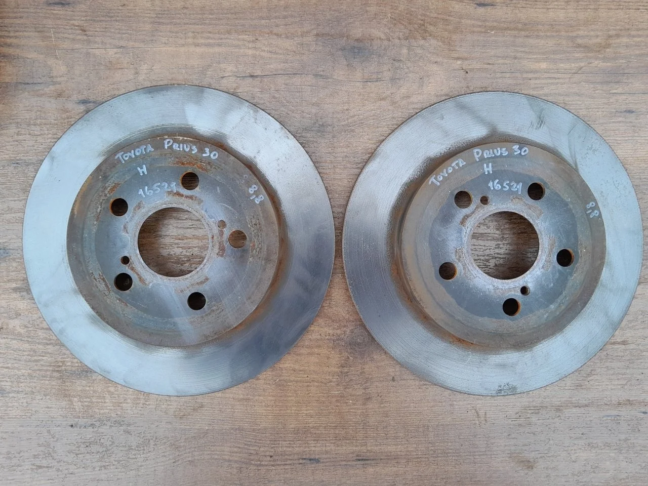 Диски тормозные Toyota Prius 2009-2016 4243112310 ZVW30L, задние