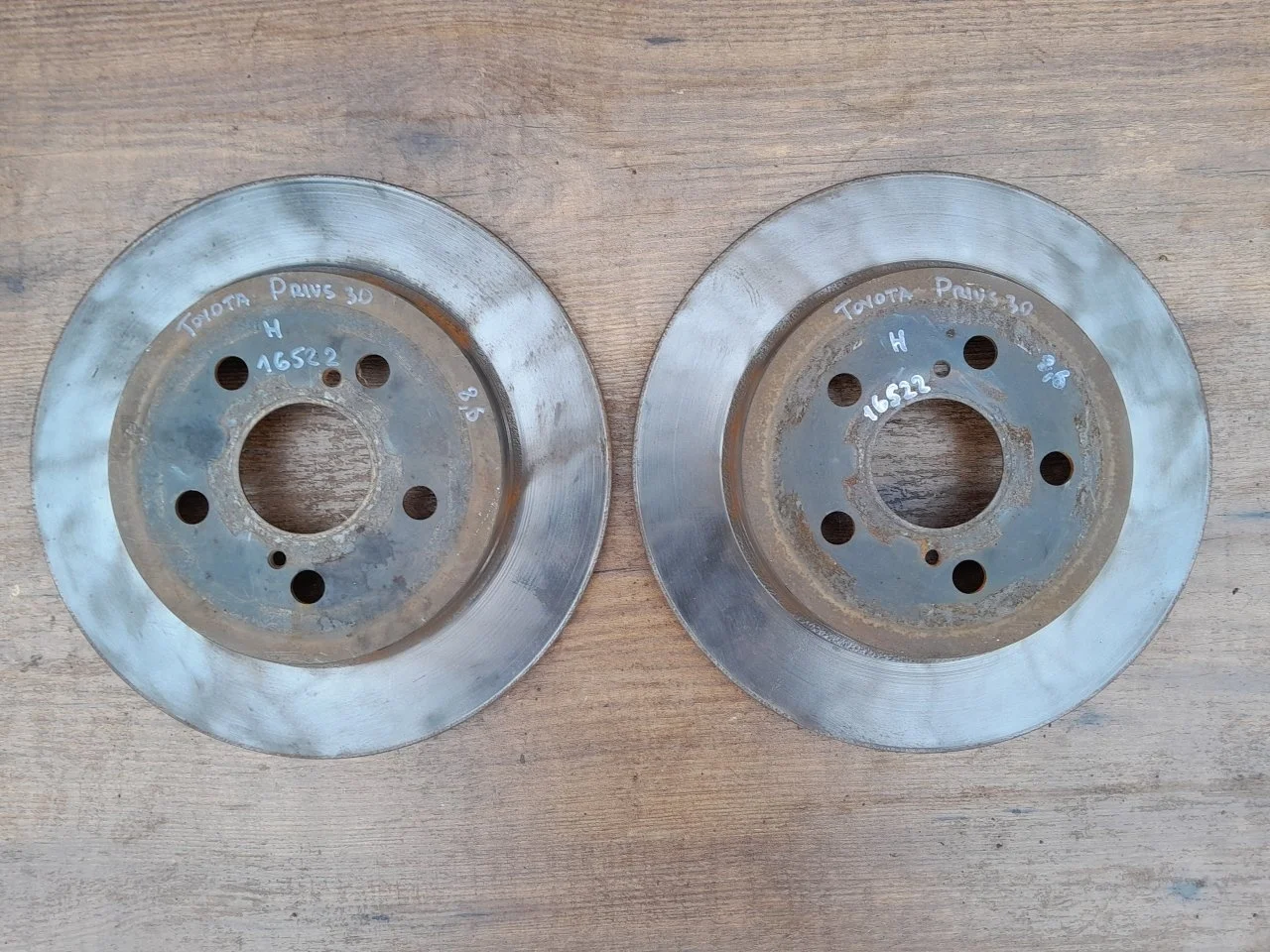 Диски тормозные Toyota Prius 2009-2016 4243112310 ZVW30L, задние