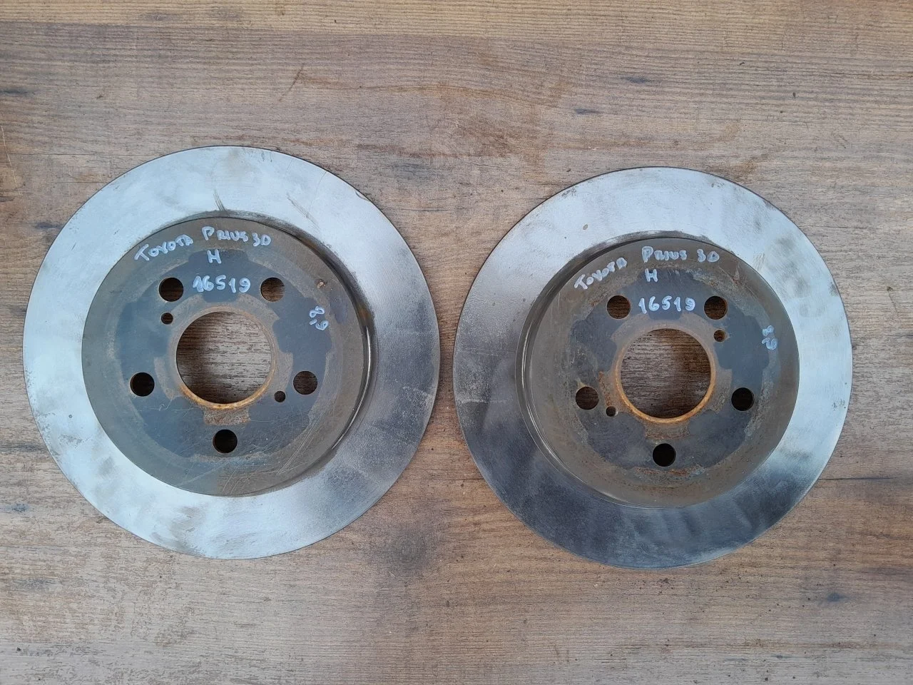 Диски тормозные Toyota Prius 2009-2016 4243112310 ZVW30L, задние