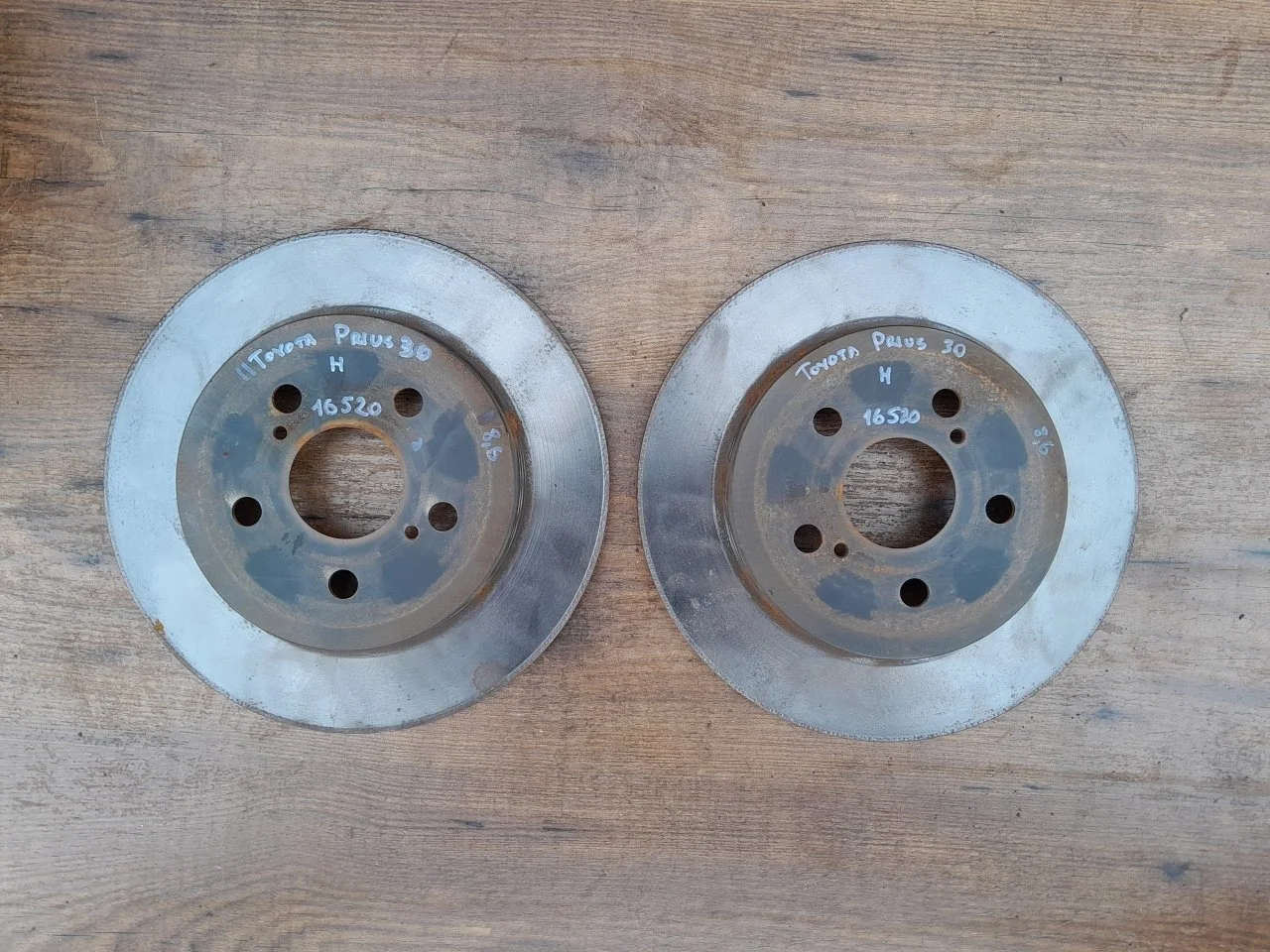 Диски тормозные Toyota Prius 2009-2016 4243112310 ZVW30L, задние